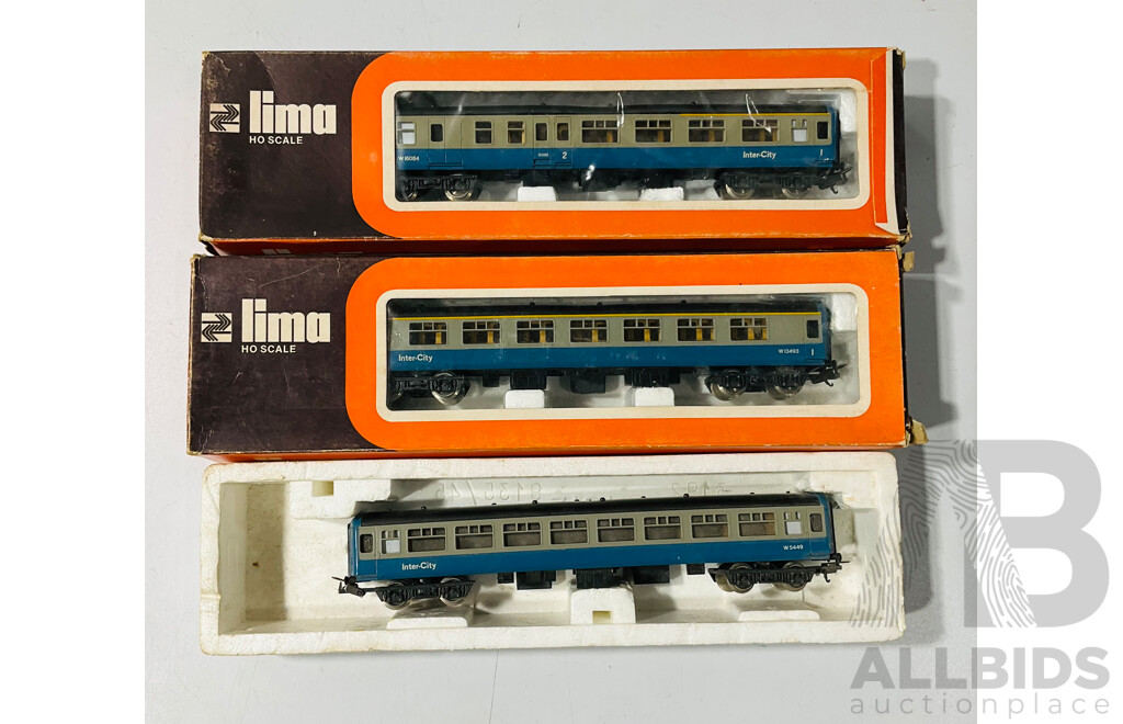 Vintage Lima HO Scale Steam Locomotive and Three Inter-City Passenger Carriages with Track Pieces