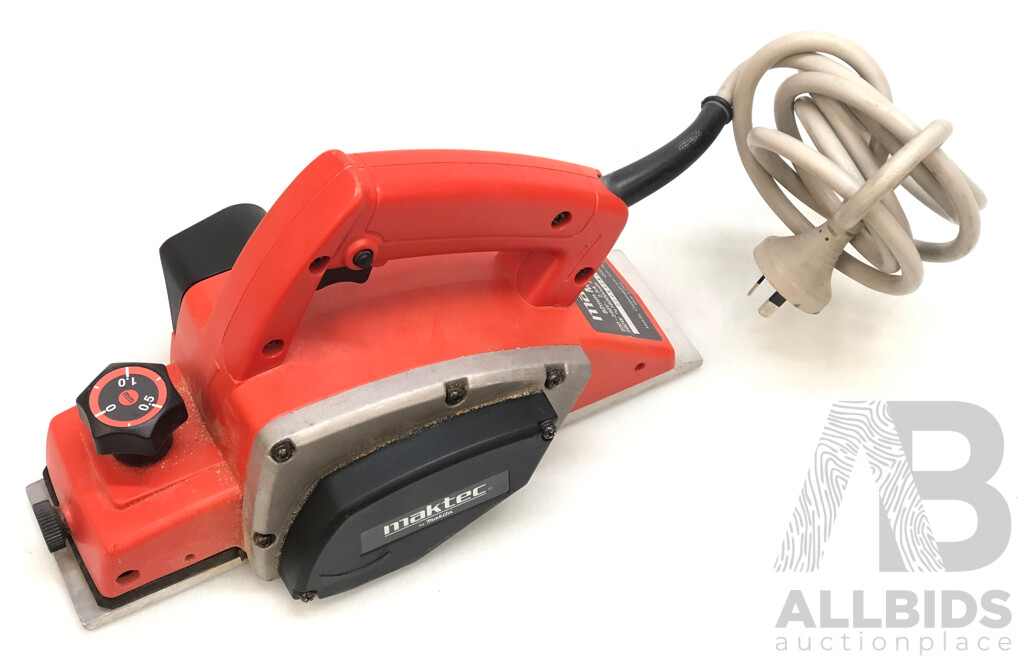 Maktec 580 Watt Electric 82mm Planer