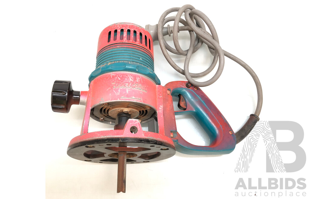 Makita 1500 Watt Electric 12mm D Handle Router