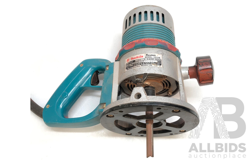 Makita 1500 Watt Electric 12mm D Handle Router