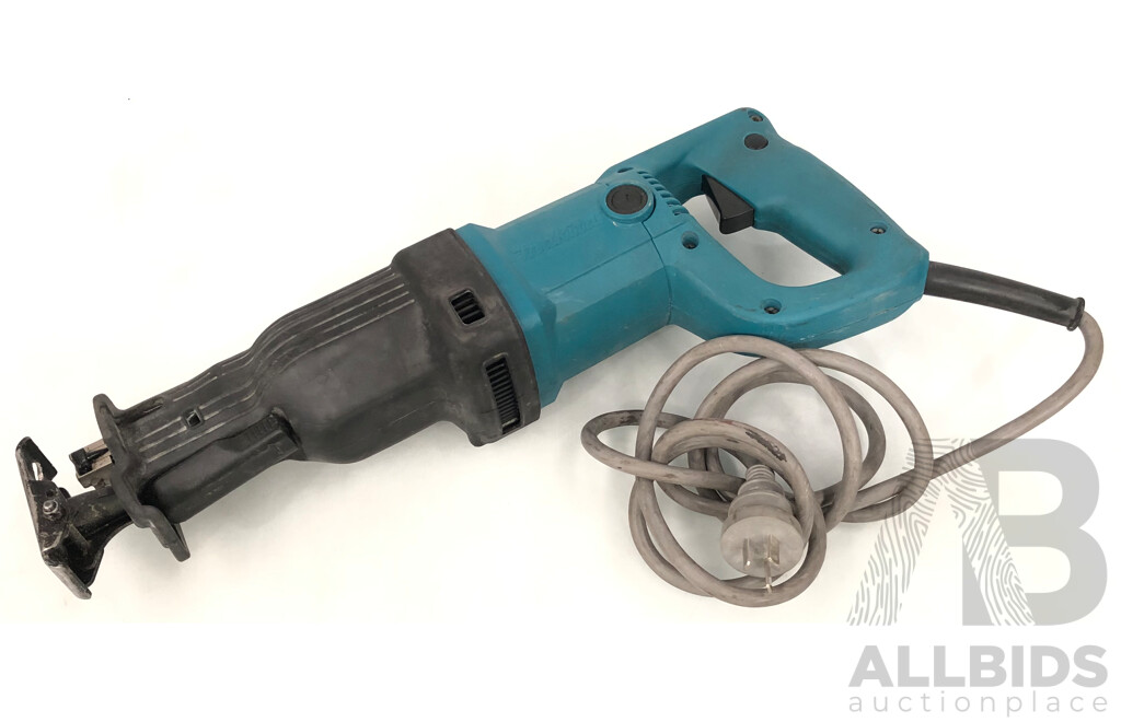 Makita 900 Watt Electric Reciprocating Saw