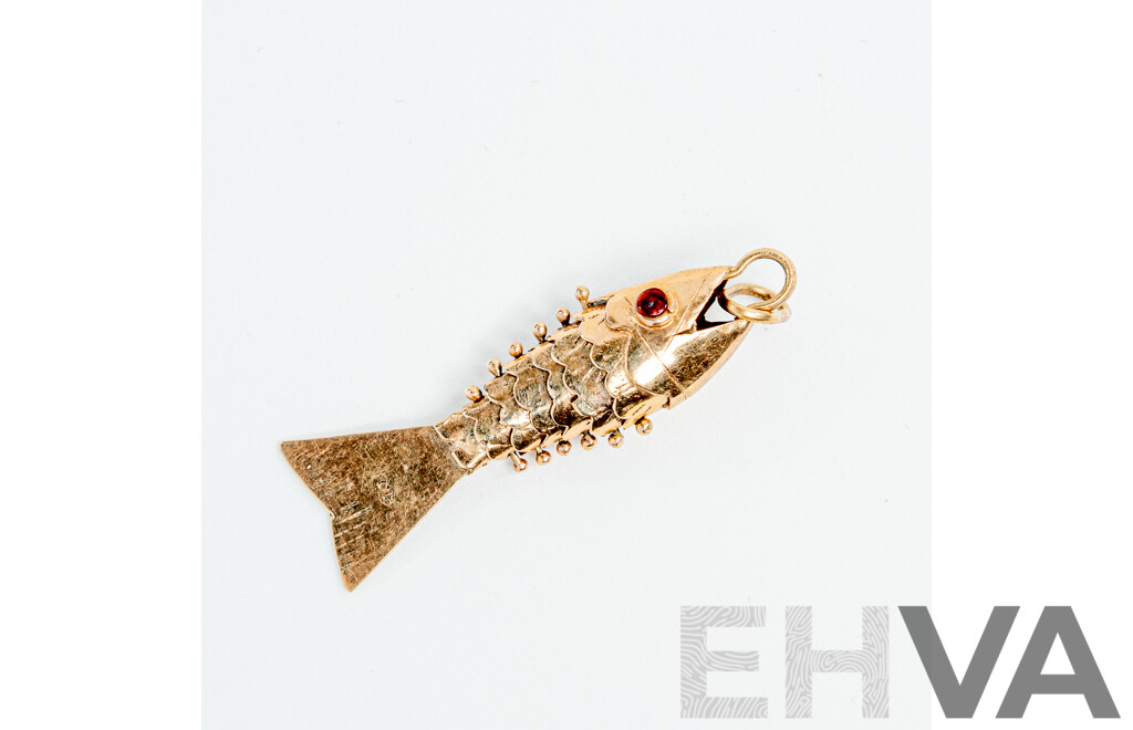 14ct Vintage Articulated Fish Pendant/charm with Garnet Eyes, 28mm, 1.11 Grams