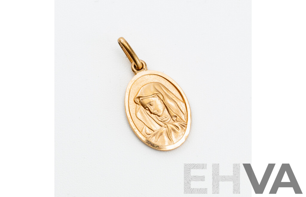 9ct Embossed Mother Mary Oval Medallion Pendant/charm, 22mm Long, 1.51 Grams