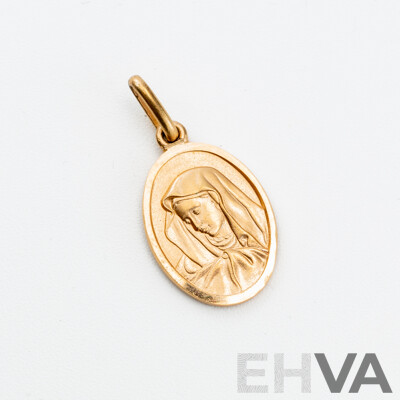 9ct Embossed Mother Mary Oval Medallion Pendant/charm, 22mm Long, 1.51 Grams