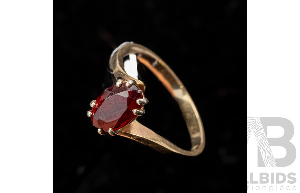 9ct Vintage Garnet Solitaire Ring, 1.98ct, Size Q, 2.41 Grams
