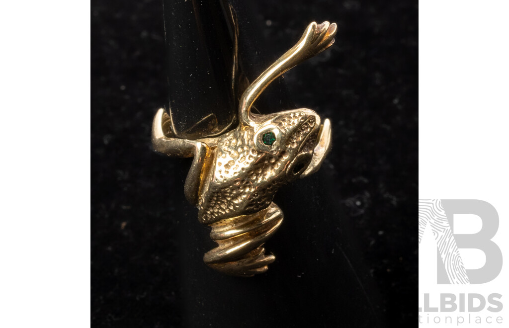 9ct Vintage Frog Ring with Emerald Eyes, Size O, 6.14 Grams