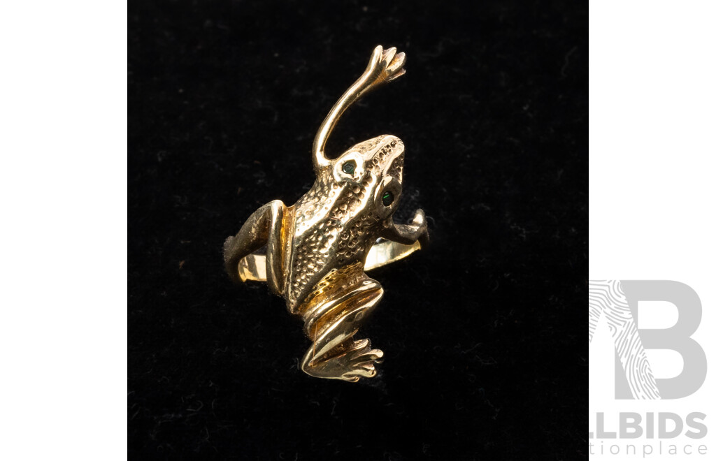 9ct Vintage Frog Ring with Emerald Eyes, Size O, 6.14 Grams