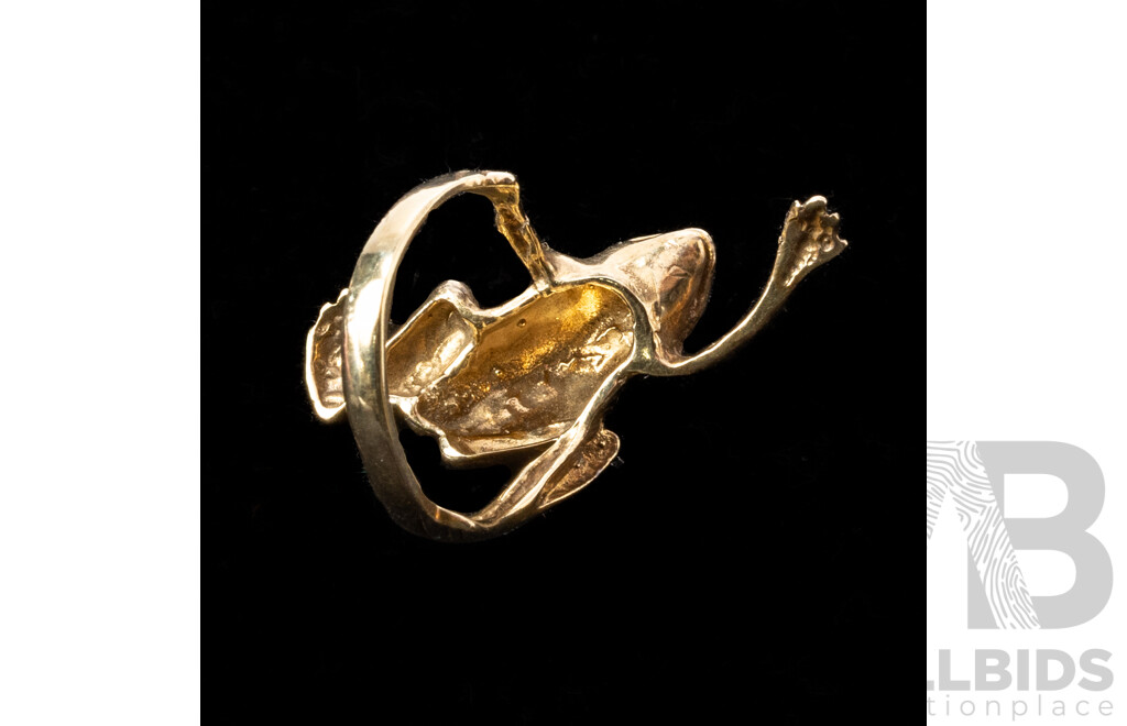 9ct Vintage Frog Ring with Emerald Eyes, Size O, 6.14 Grams