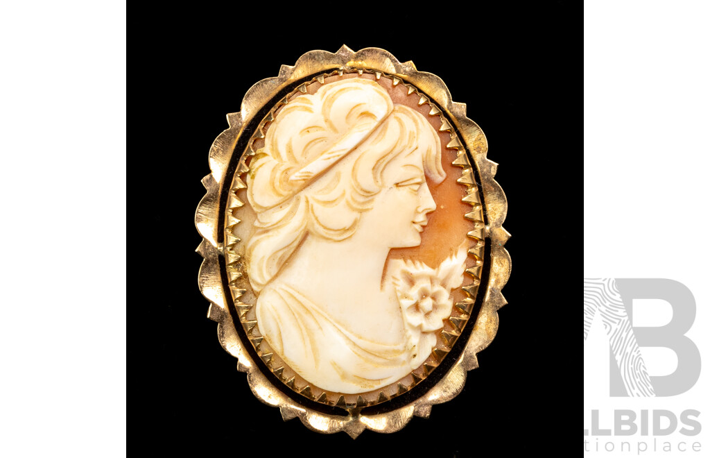 9ct Vintage Carved Shell Cameo Brooch with Safety Chain, 50mm X 38mm, 14.02 Grams