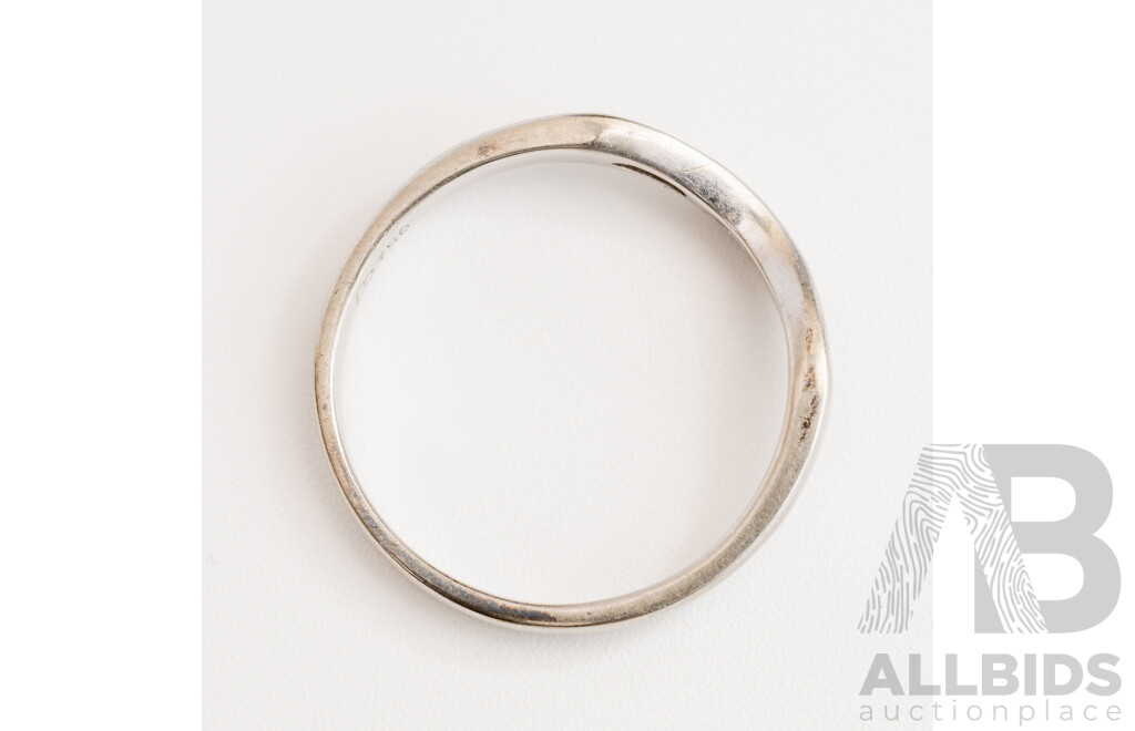 18ct Diamond Set Curved Wedding/eternity Ring, TDW 0.15ct, Size O, 2.44 Grams