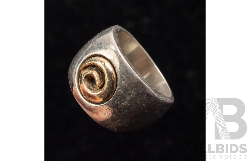 Unusual Handmade Sterling Silver & 9ct Gold Dome Style Ring, Size J, 14.87 Grams