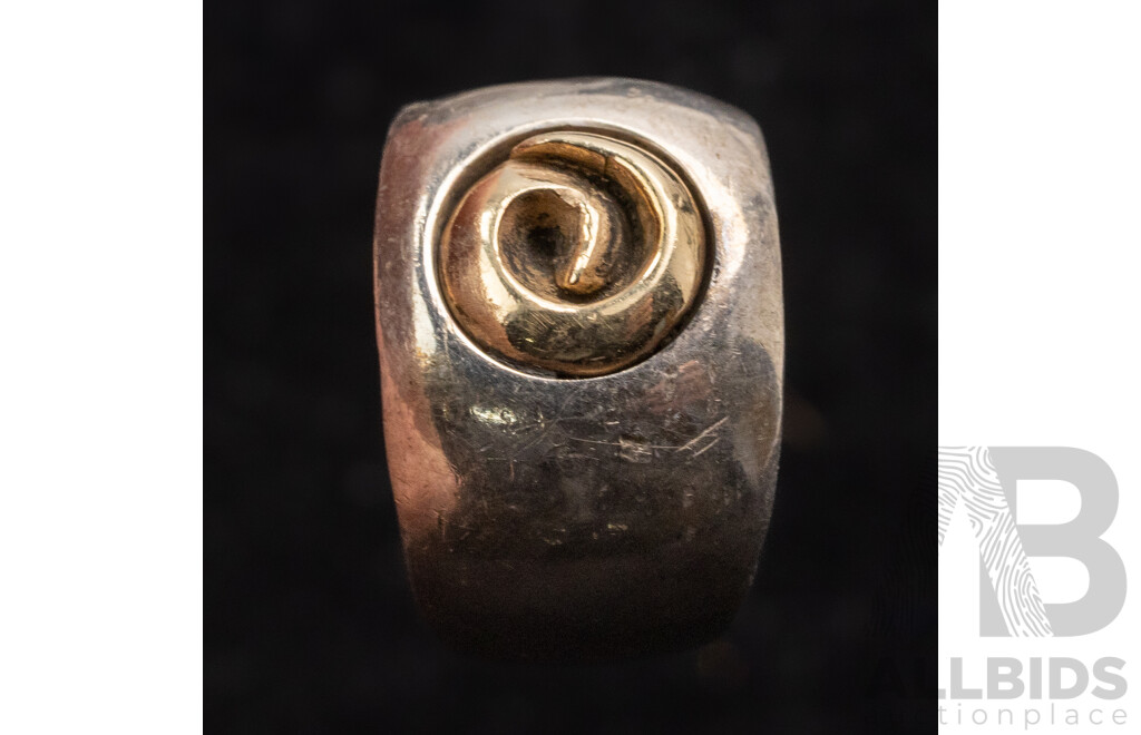 Unusual Handmade Sterling Silver & 9ct Gold Dome Style Ring, Size J, 14.87 Grams