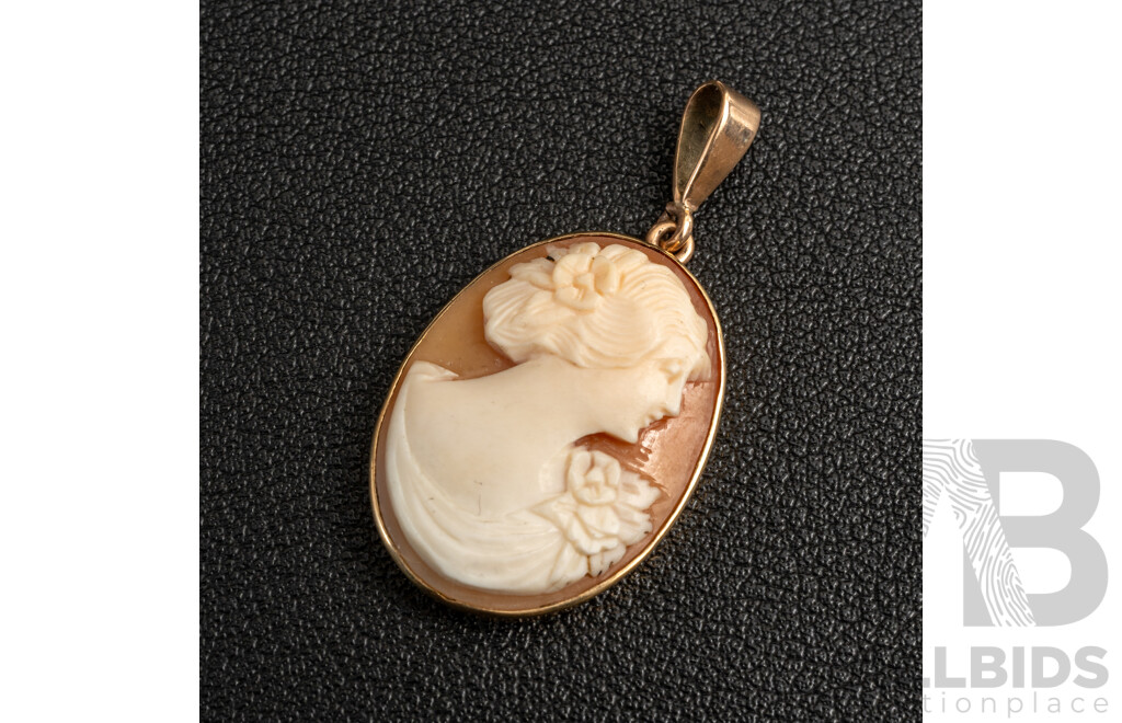 9ct Vintage Carved Shell Cameo Pendant, 37mm Long, 4.91 Grams