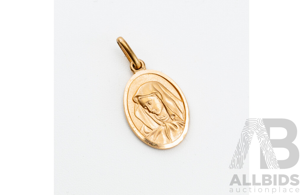 9ct Embossed Mother Mary Oval Medallion Pendant/charm, 22mm Long, 1.51 Grams