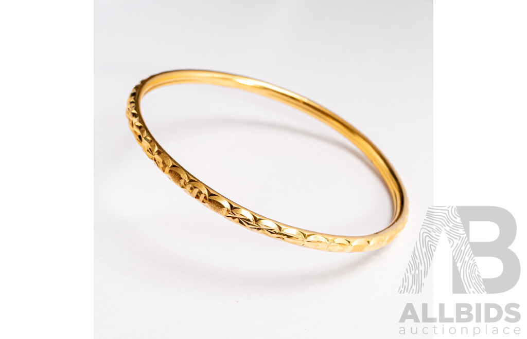 22ct Diamond Cut Patterned Round Bangle, 58mm Internal Diameter, 7.08 Grams