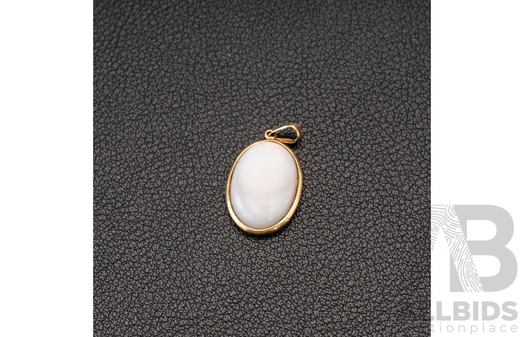 14ct Australian Crystal Opal Cabochon Pendant, 25mm, 1.33 Grams