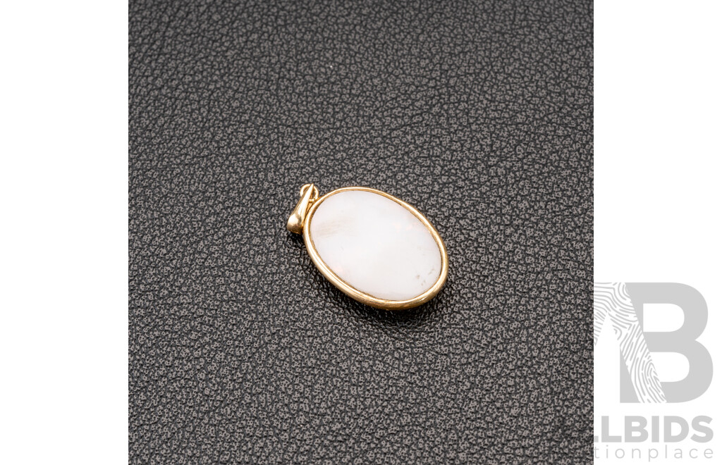 14ct Australian Crystal Opal Cabochon Pendant, 25mm, 1.33 Grams