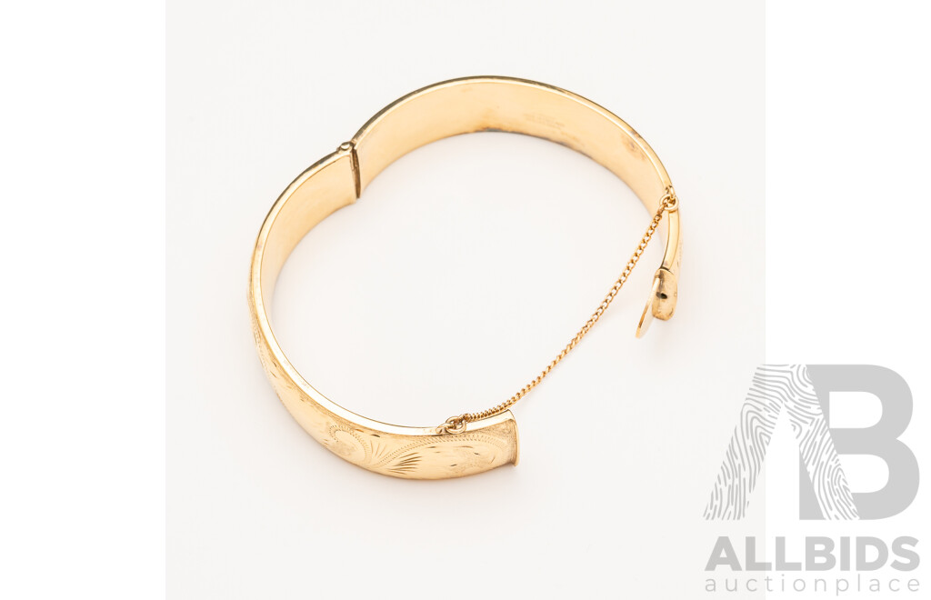 Vintage Rolled Gold Etched Hinged Bangle with Safety Chain, 58mm