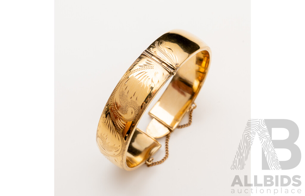 Vintage Rolled Gold Etched Hinged Bangle with Safety Chain, 58mm