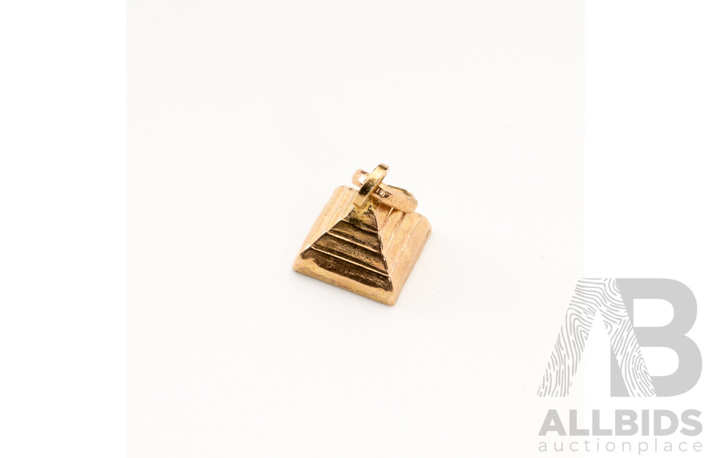 9ct Vintage Egyptian Pyramind Charm/pendant, 12mm Long, 0.56 Grams