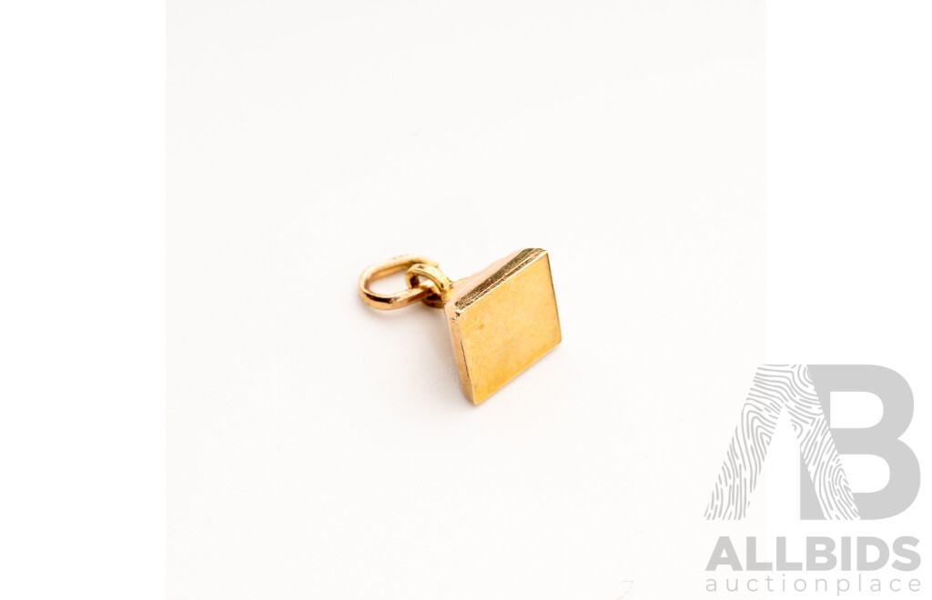 9ct Vintage Egyptian Pyramind Charm/pendant, 12mm Long, 0.56 Grams