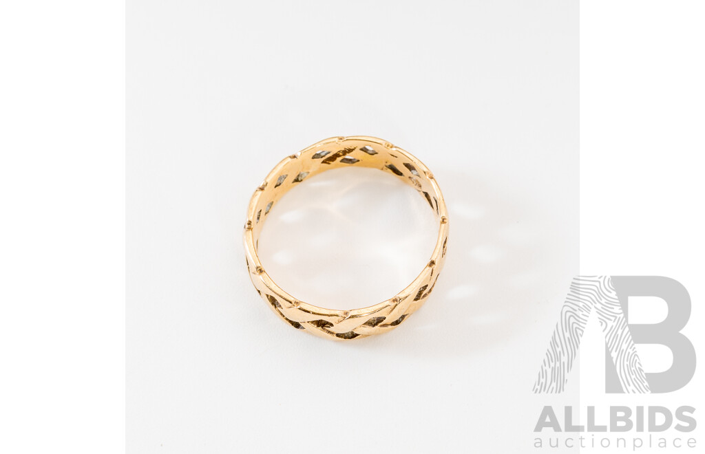9ct Celtic Weave Patterned Wedding Ring, Size R, 3.21 Grams