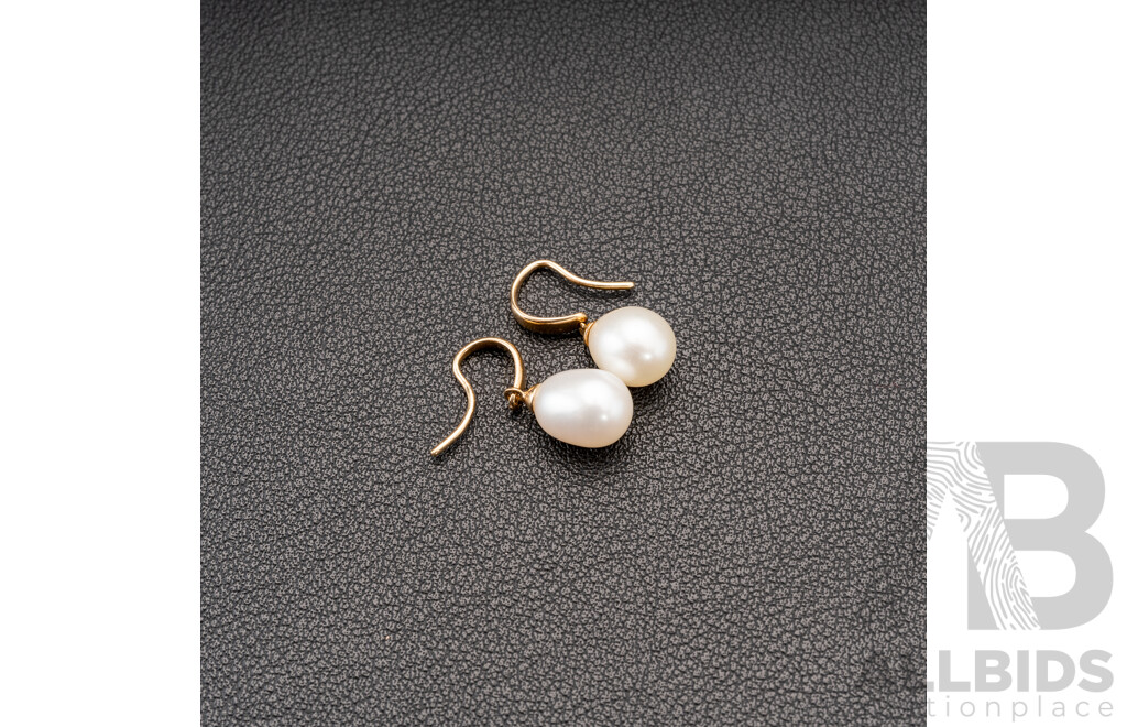 9ct Cultured Pearl Drop Earrings on Shepherds Hooks, 22mm, 2.95 Grams