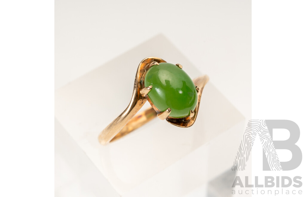 14ct Vintage Nephrite Jade Cabochon Ring, Size O1/2, 2.59 Grams