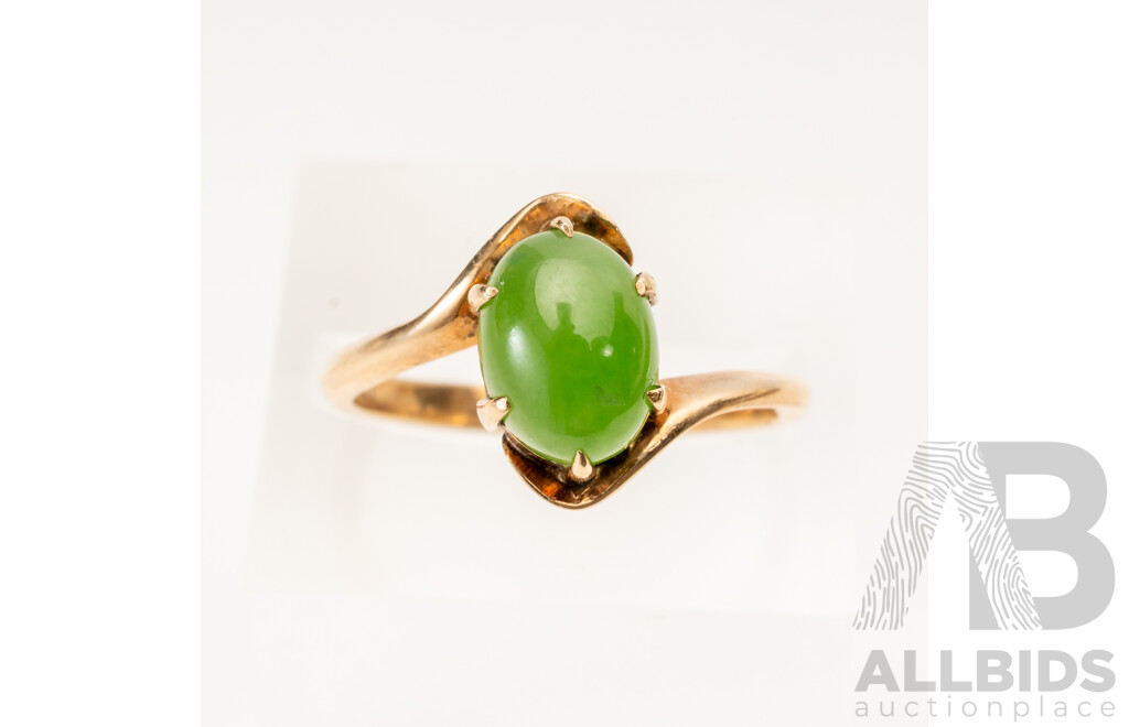14ct Vintage Nephrite Jade Cabochon Ring, Size O1/2, 2.59 Grams