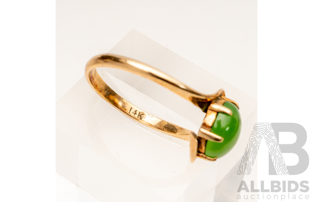 14ct Vintage Nephrite Jade Cabochon Ring, Size O1/2, 2.59 Grams