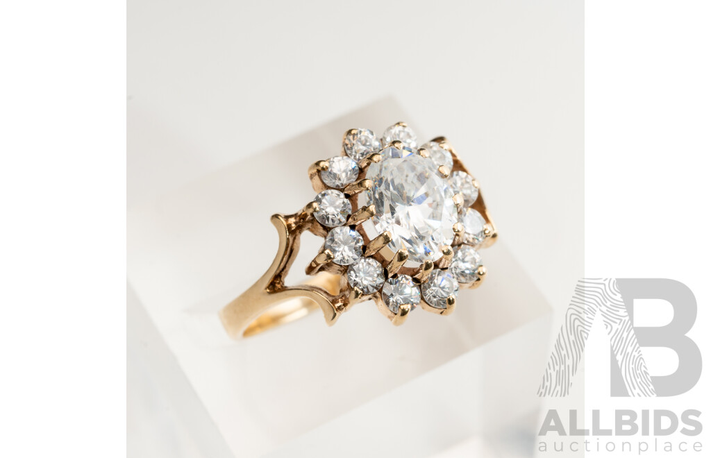 9ct Cubic Zirconia Daisy Ring, Size Q, 3.39 Grams