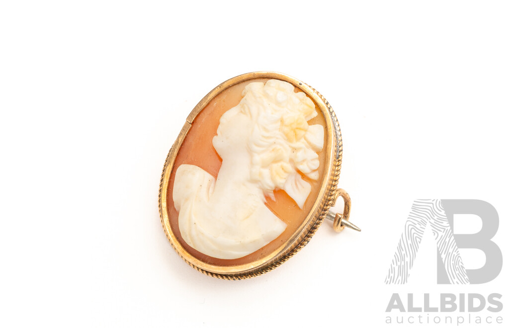 14ct Carved Shell Cameo Brooch, 26mm X 22mm, 5.39 Grams