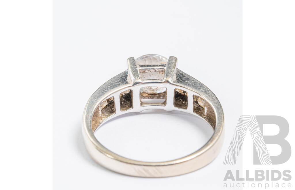 14ct White Gold Solitiare Ring with Cubic Zirconias, Size K, 3.66 Grams