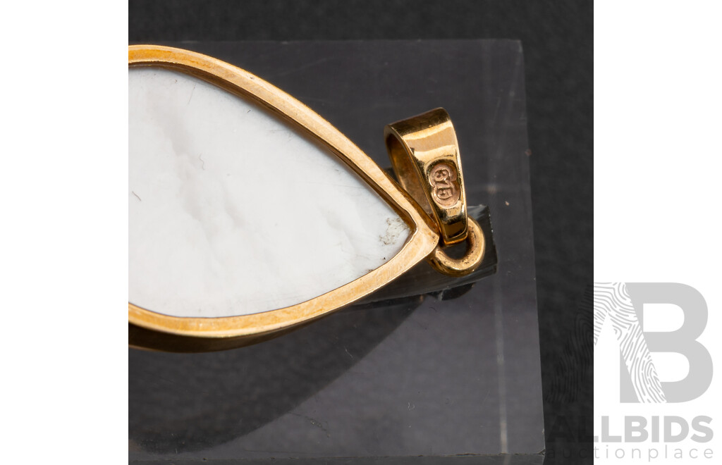 9ct Mabe Pearl Drop Pendant, 30mm Long, 3.65 Grams