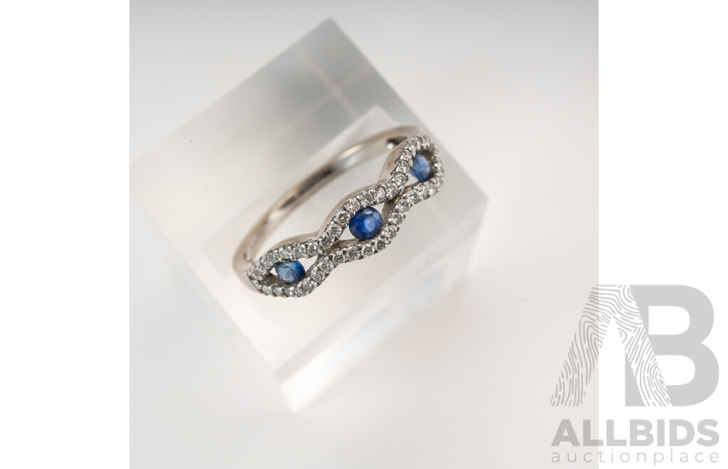 14ct White Gold Sapphire & Diamond Ring, S0.30ct/TDW0.50ct, Size P, 2.81 Grams