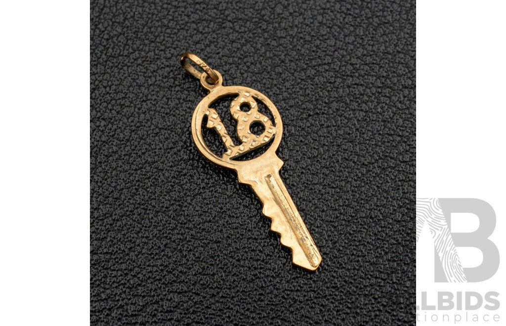 9ct Vintage '18' Key Charm/pendant, 25mm Long, 0.60 Grams