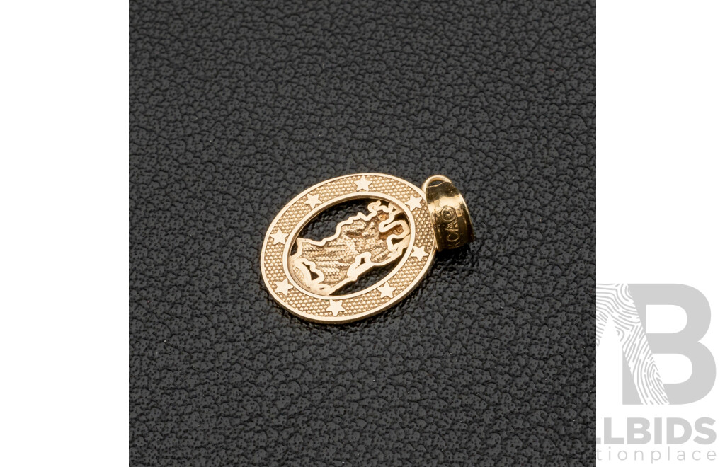 9ct St Christopher Oval Medallion Pendant, 20mm Long, 0.57 Grams