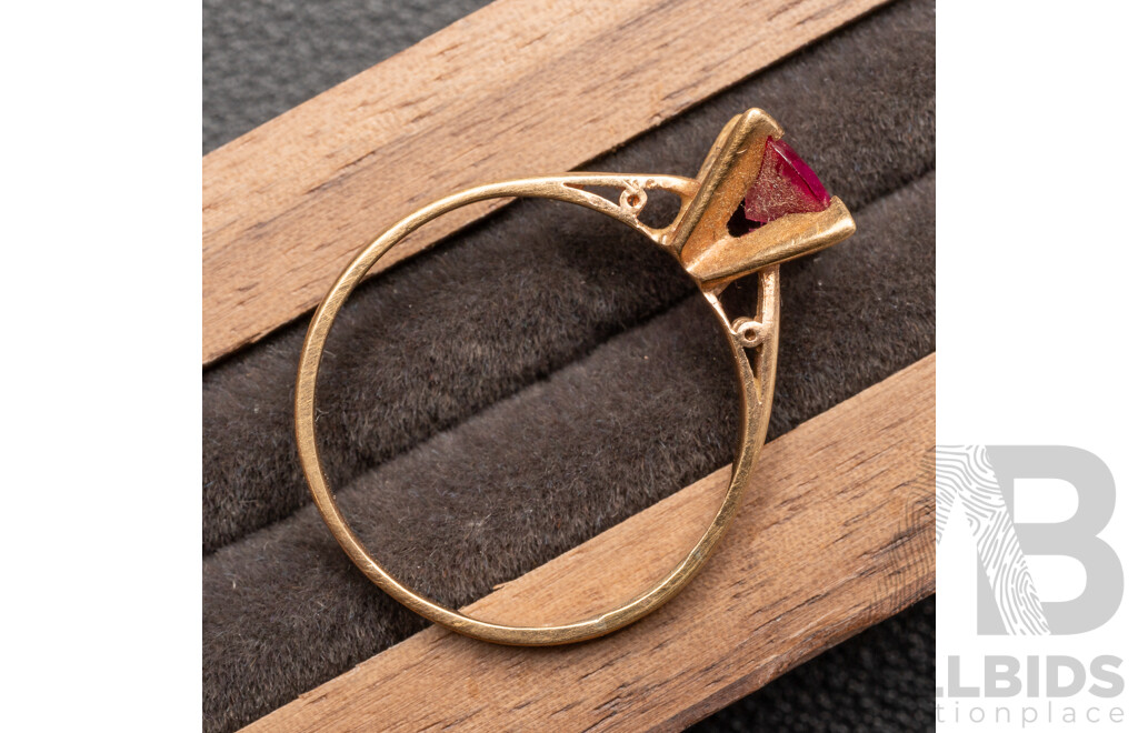 9ct Vintage Created Pink Sapphire Solitaire Ring, Size Q, 1.69 Grams