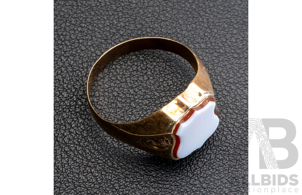 9ct Vintage White/red Carnelian Shield Signet Ring, Size Z+++++, 5.24 Grams