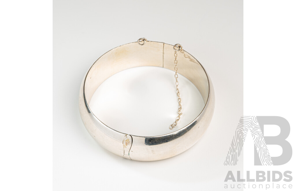 Sterling Silver Curve Profile Round Hinged Bangle, 20mm Wide, 60mm Diameter, 31.42 Grams