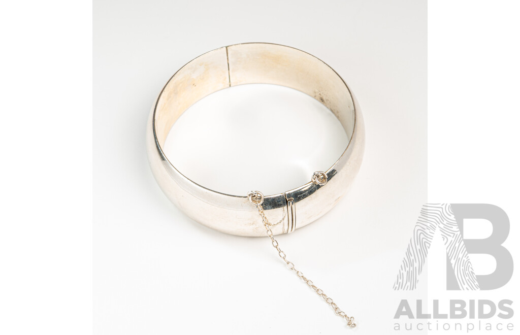 Sterling Silver Curve Profile Round Hinged Bangle, 20mm Wide, 60mm Diameter, 31.42 Grams