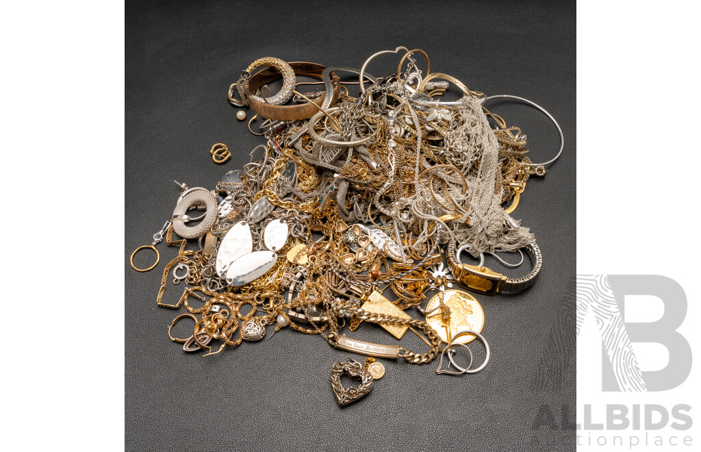 Collection of Vintage Gold/silver Tone Jewellery Items, 1254 Grams