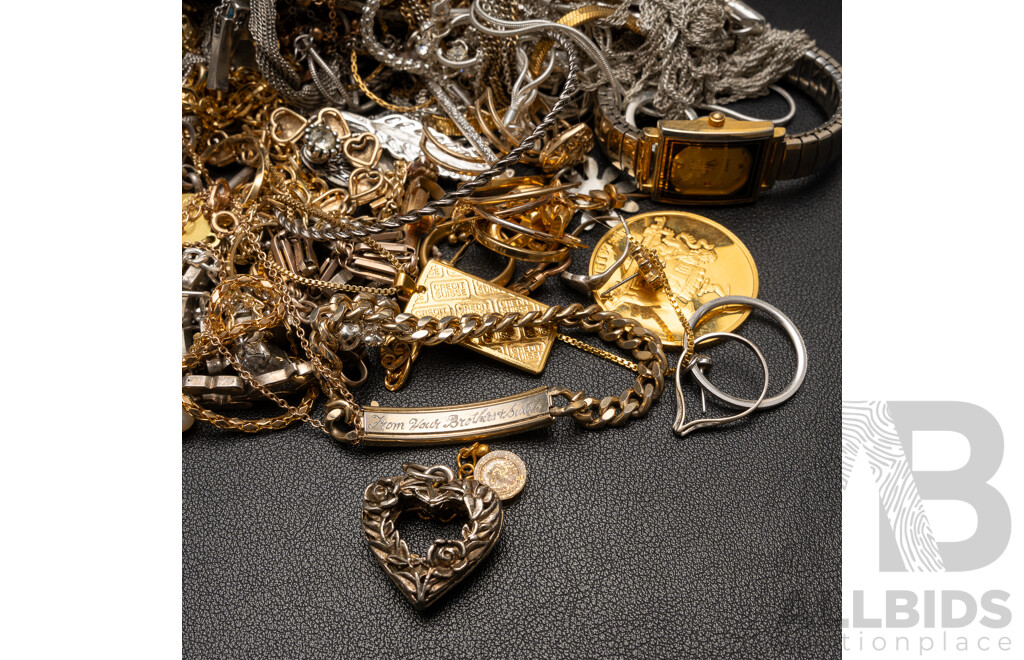 Collection of Vintage Gold/silver Tone Jewellery Items, 1254 Grams