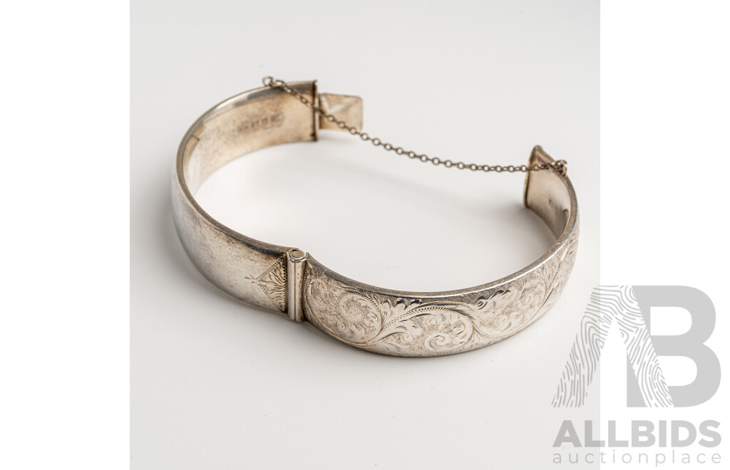 Vintage Sterling Silver Etched Oval Hinged Bangle, 59mm Internal Diameter, Birmingham, 34.65 Grams