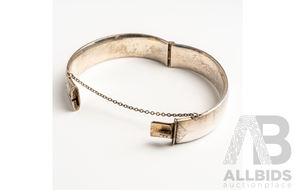Vintage Sterling Silver Etched Oval Hinged Bangle, 59mm Internal Diameter, Birmingham, 34.65 Grams