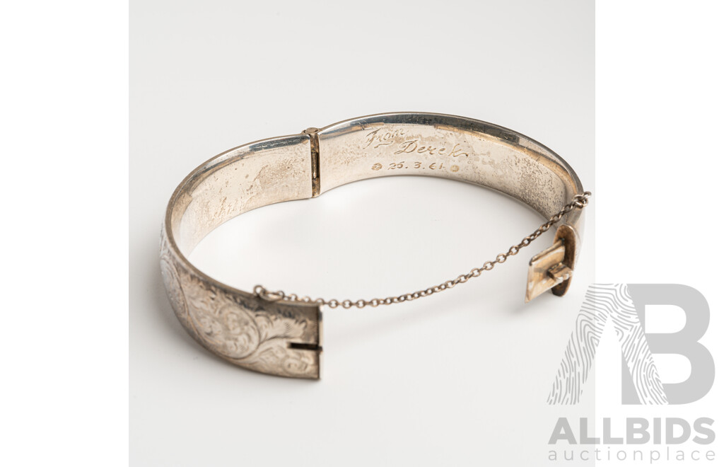 Vintage Sterling Silver Etched Oval Hinged Bangle, 59mm Internal Diameter, Birmingham, 34.65 Grams