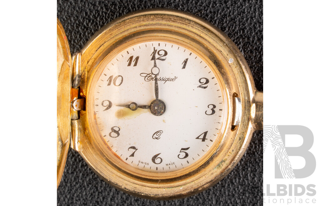 Antique Gold Tone Sovereign Case & Classique 25mm Gold Tone Fob Watch