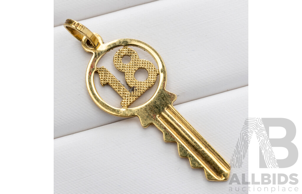 9ct '18' Key Pendant/Charm, 28mm, 0.63 Grams