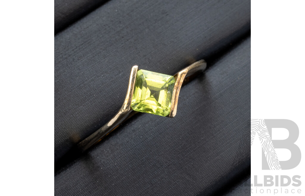9ct Peridot Ring, Size P, 1.88 Grams