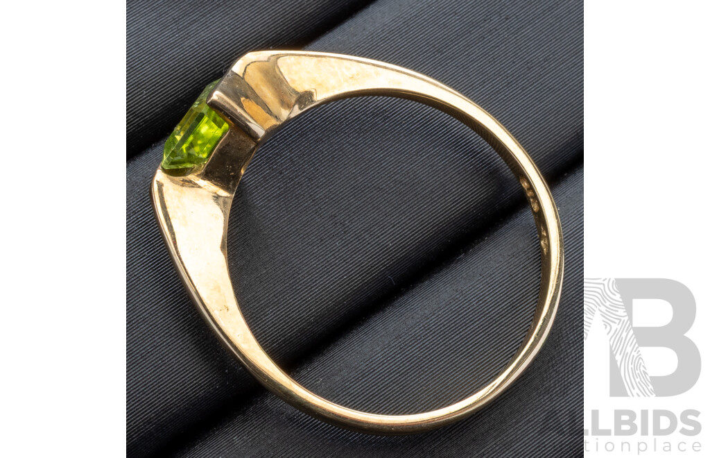 9ct Peridot Ring, Size P, 1.88 Grams